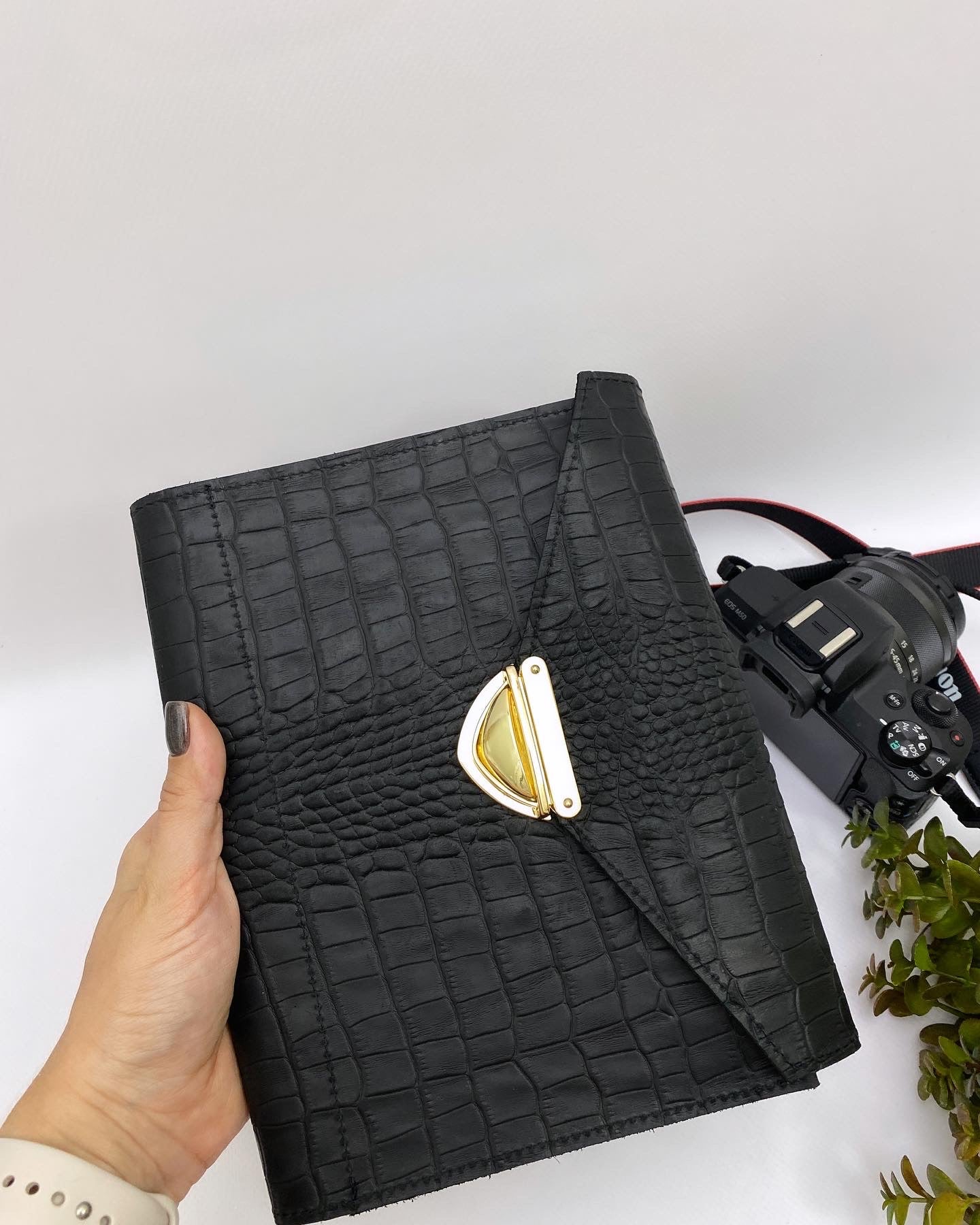 Very black matte croco leather. Format A5.