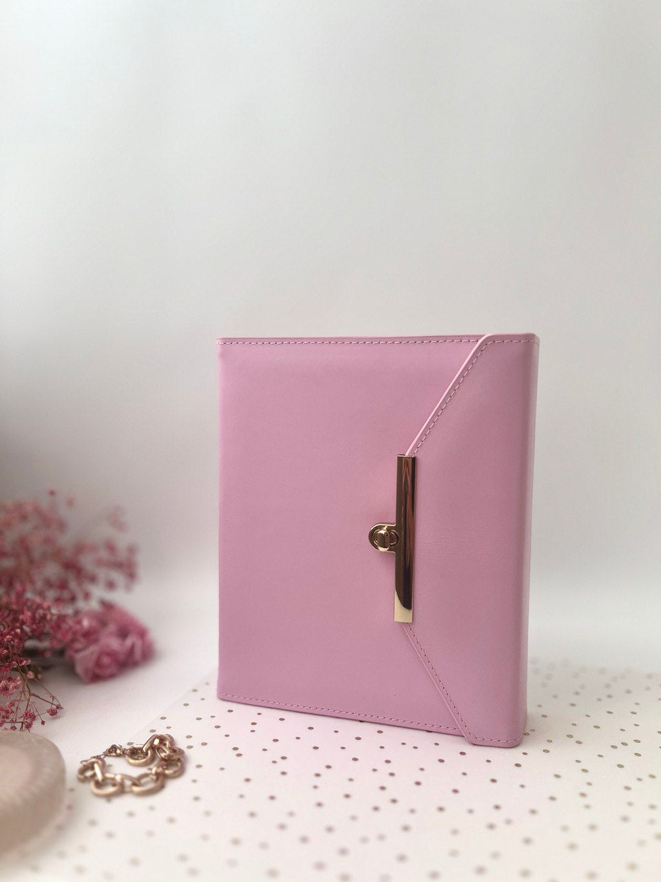 Hard cover A5 pink.