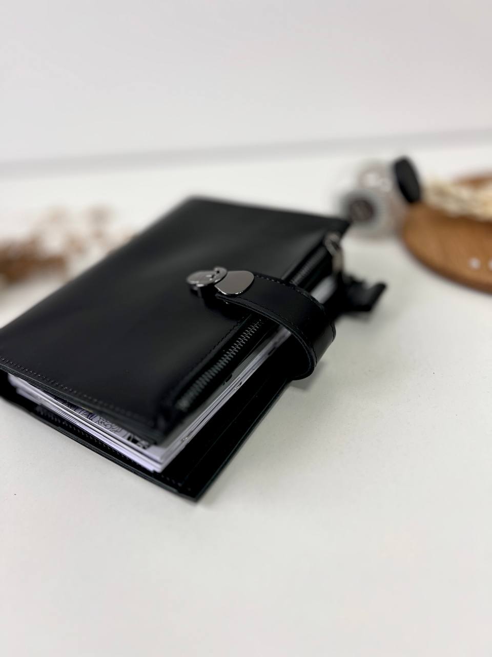 Black Natural Leather Planner A5 binder 6 rings, black classic leather notebook cover with binder 6 rings for documents format A4 and A5.