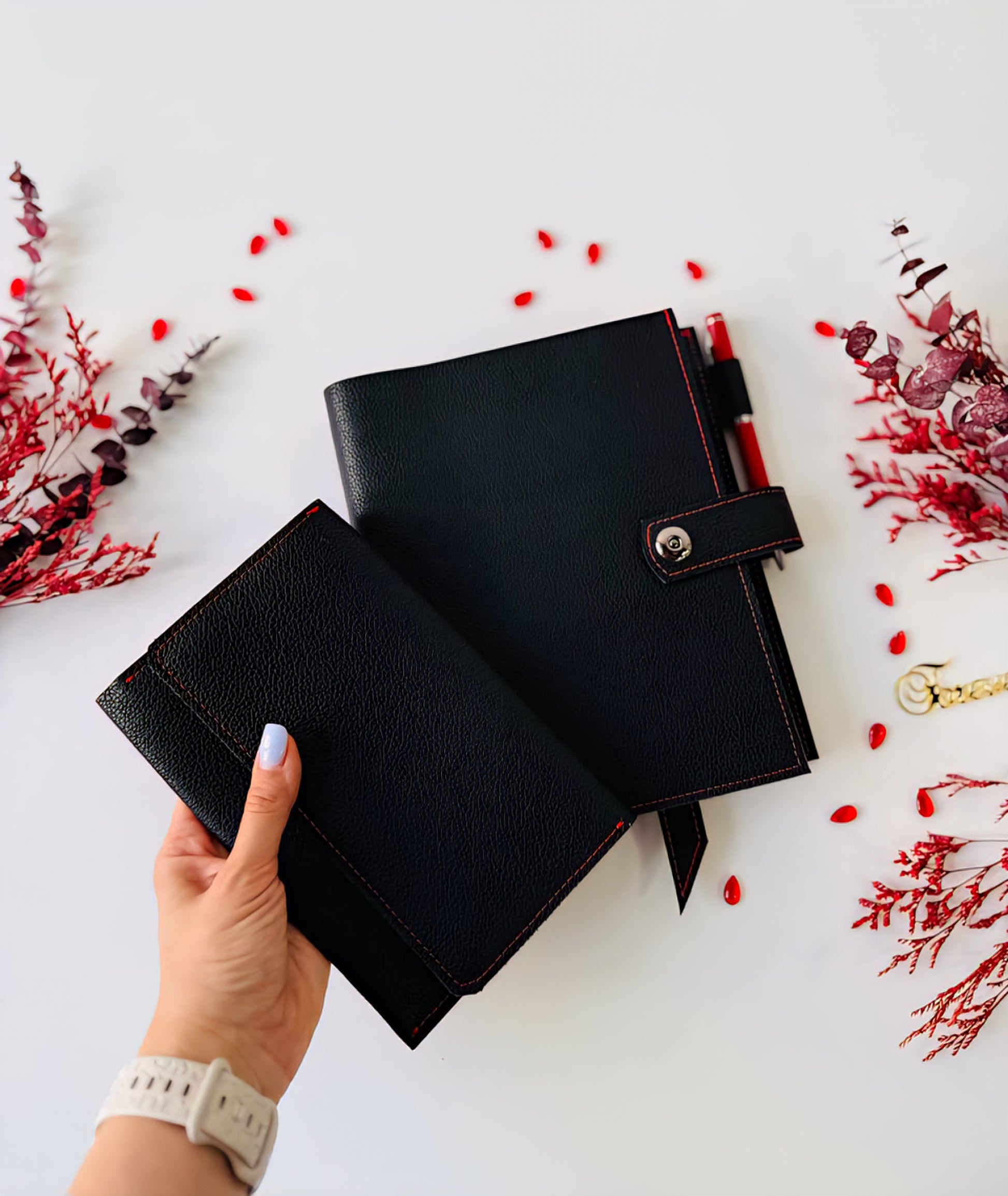 An exquisite and functional gift set for those who appreciate elegance and order.