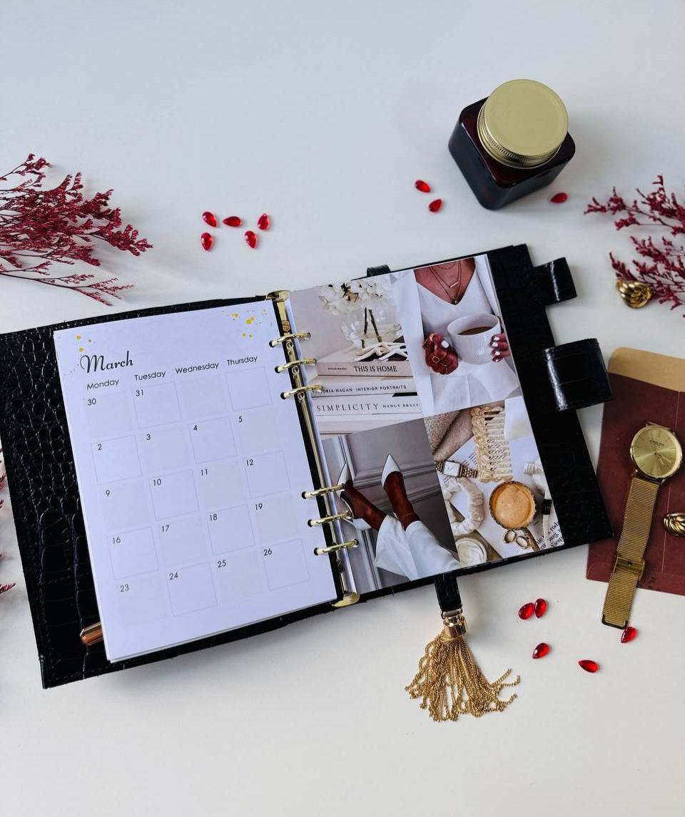 Personalized DATED 2026 horizontal week leather planner big binder A5- cover for documents A4 and A5 format.