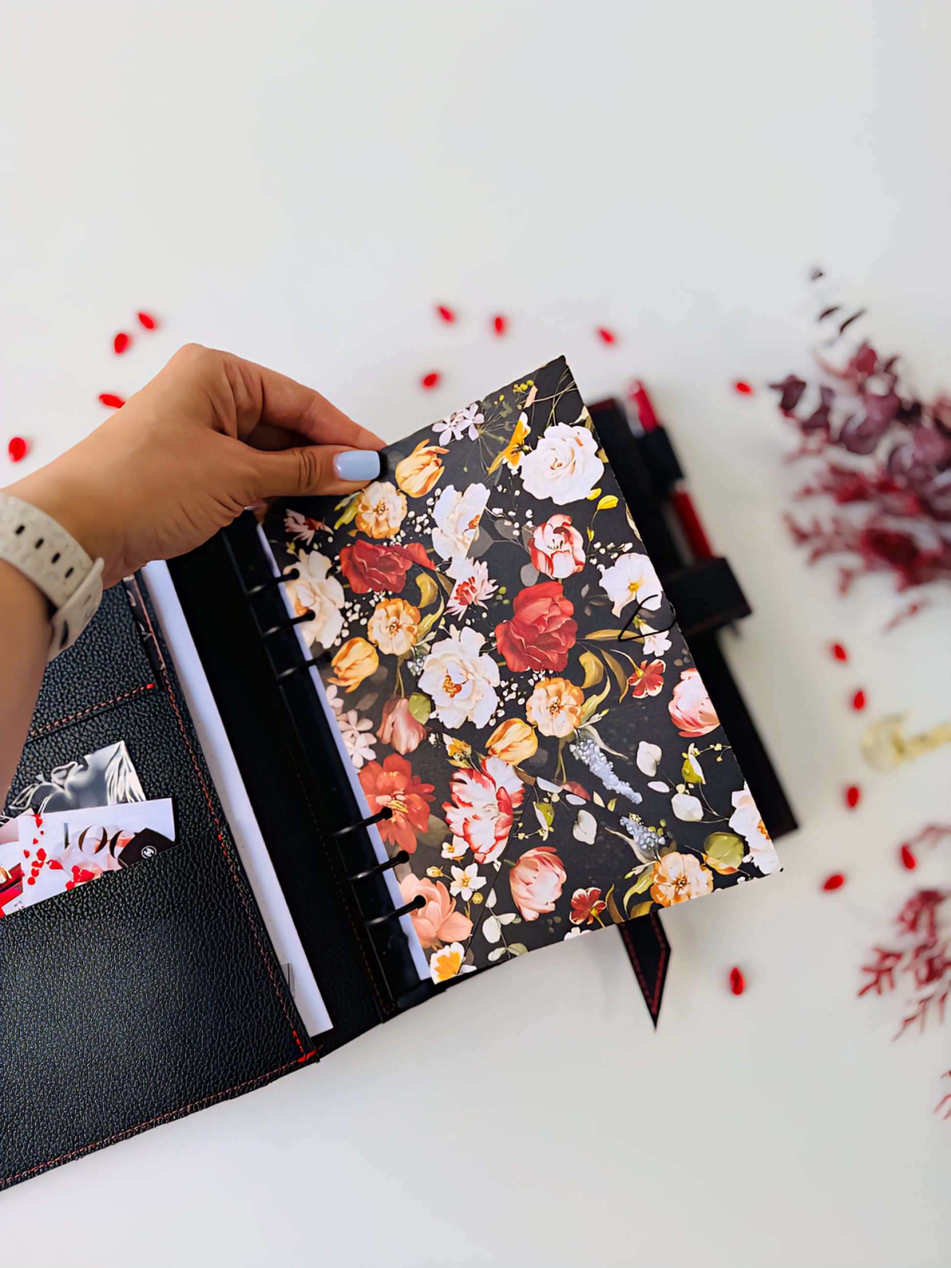 An exquisite and functional gift set for those who appreciate elegance and order.