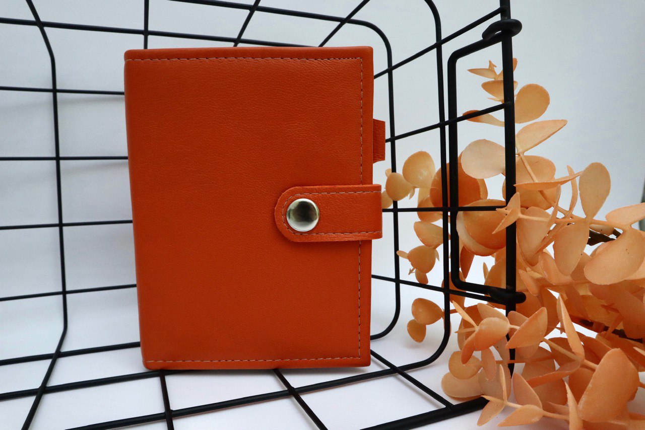 Mini leather notebook A7, 400 pages for the note.