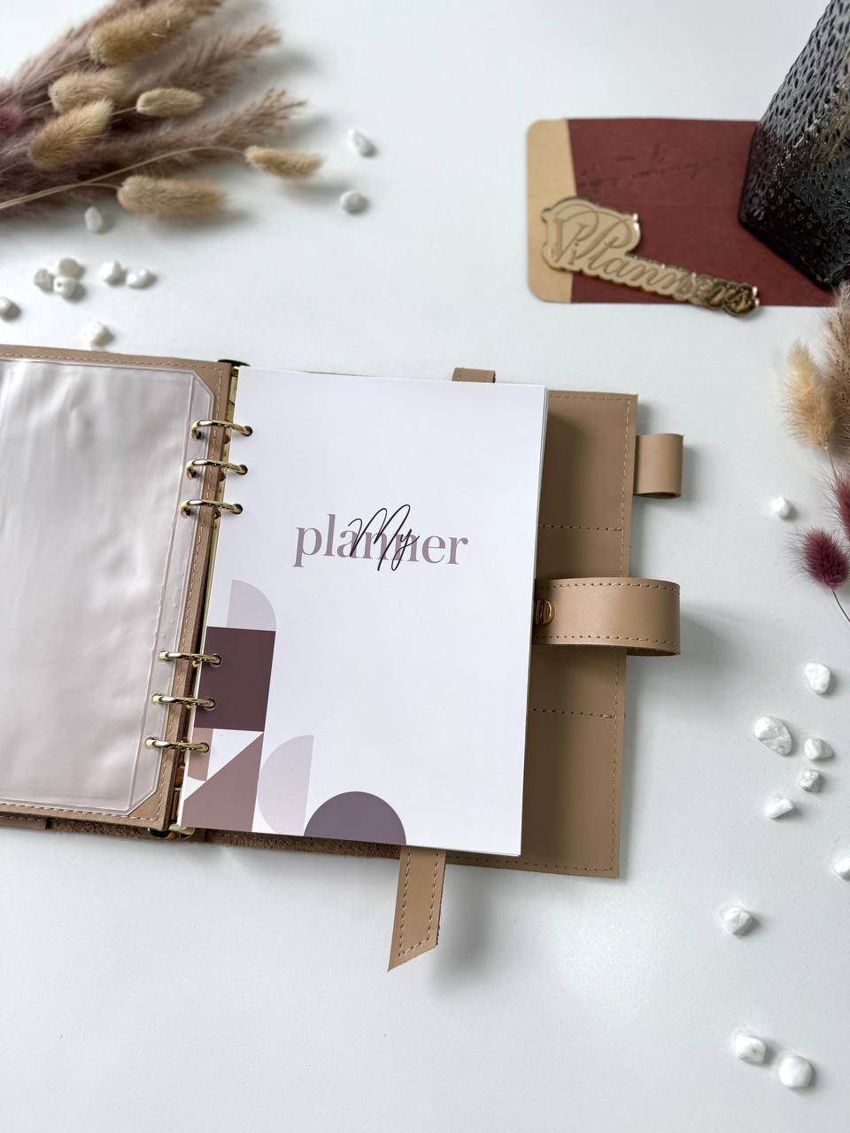 Couverture de carnet en cuir. Agenda A5 en cuir naturel, classeur A5, modèle en cuir, classeur à anneaux A5, classeur A5, agenda avec sac, mobilier doré.