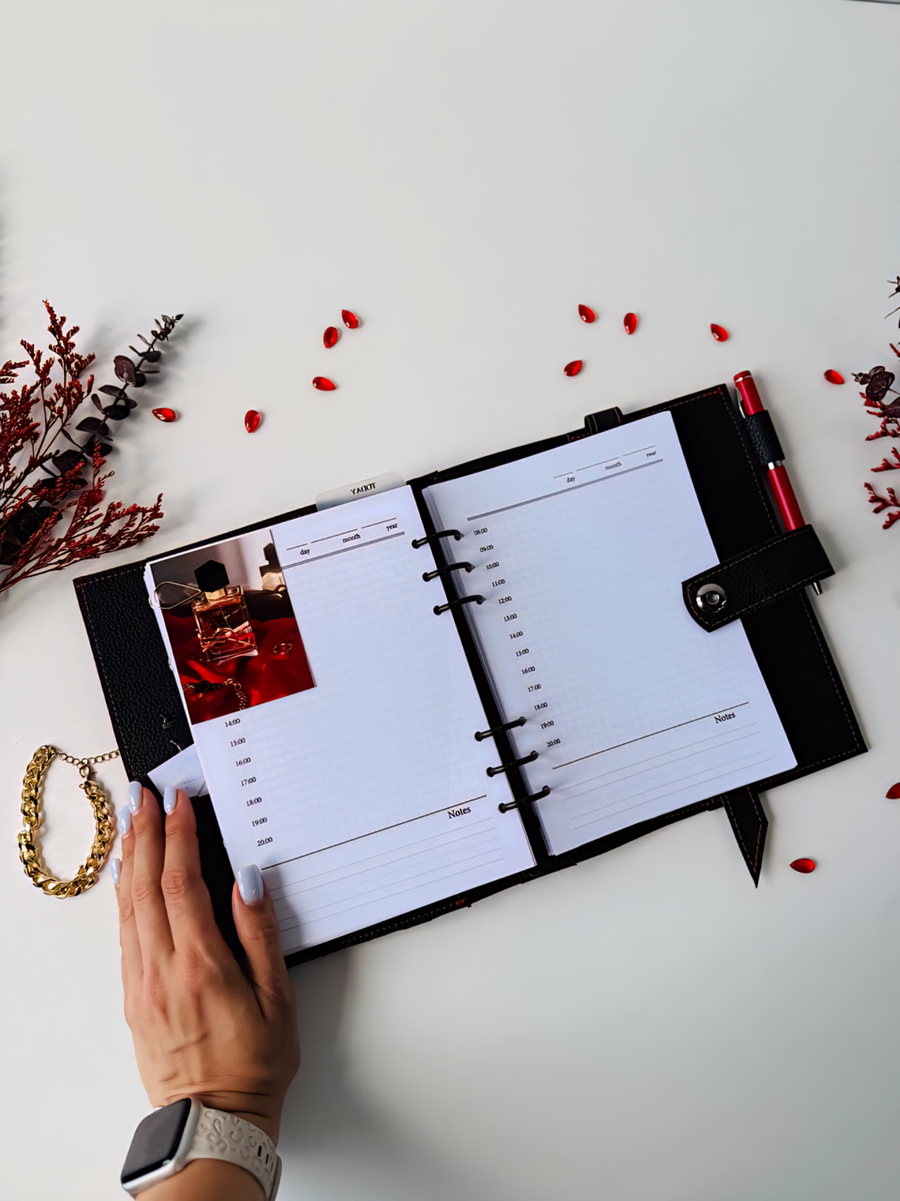 An exquisite and functional gift set for those who appreciate elegance and order.