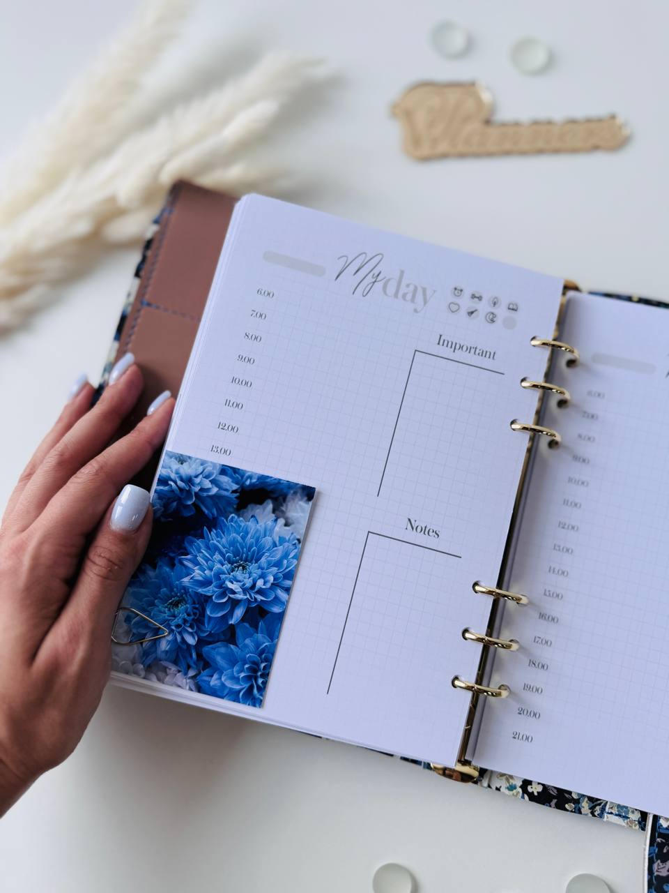 Flowers leather planner A5 binder with wallet.