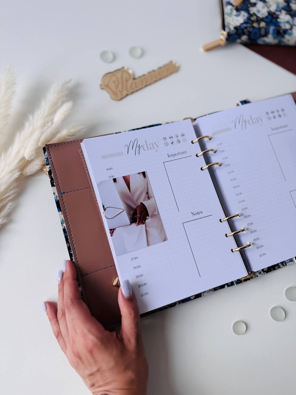 Flowers leather planner A5 binder with wallet.