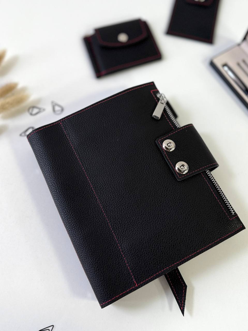 An exquisite and functional gift set for those who appreciate elegance and order.