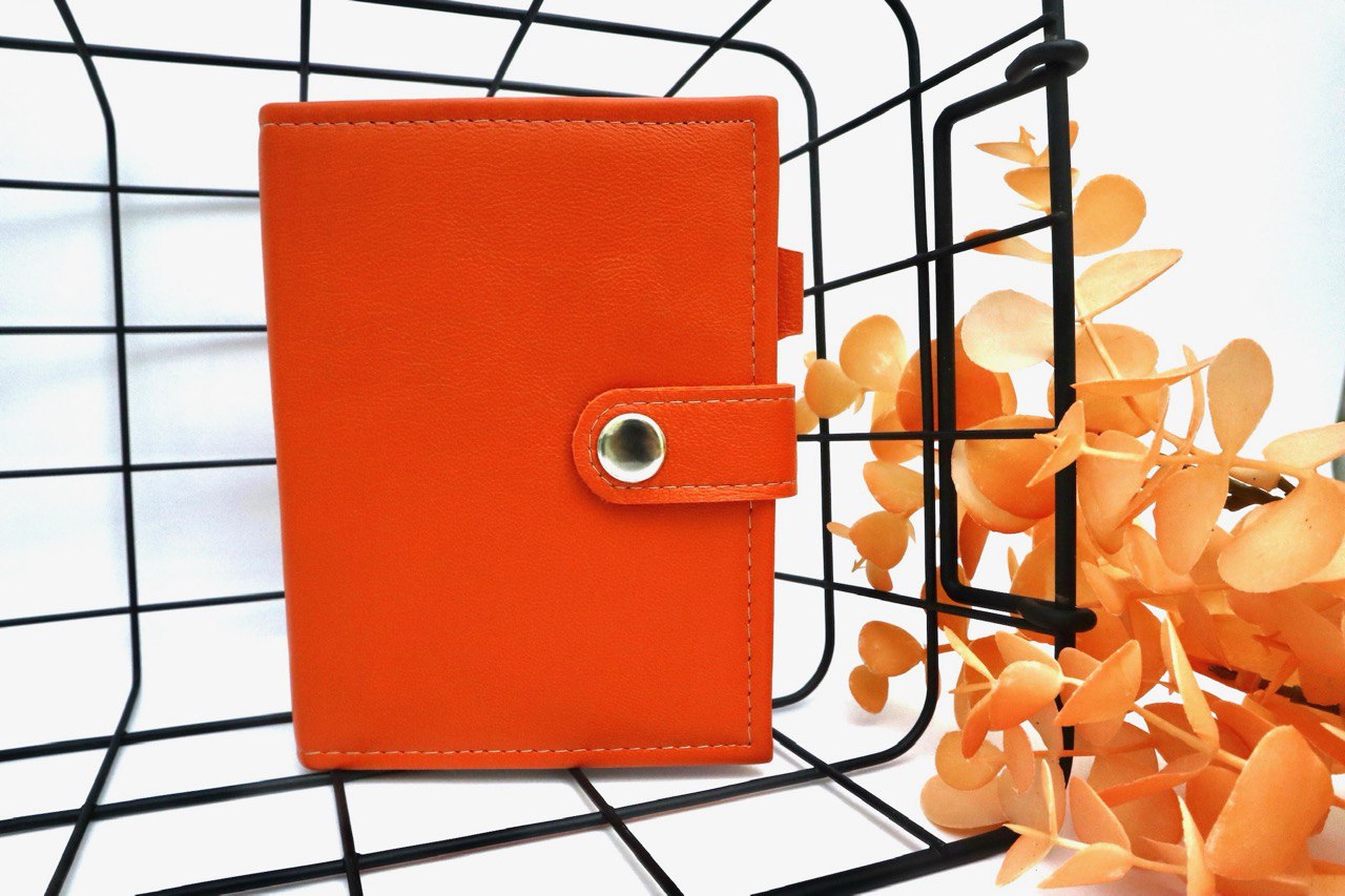 Mini leather notebook A7, 400 pages for the note.