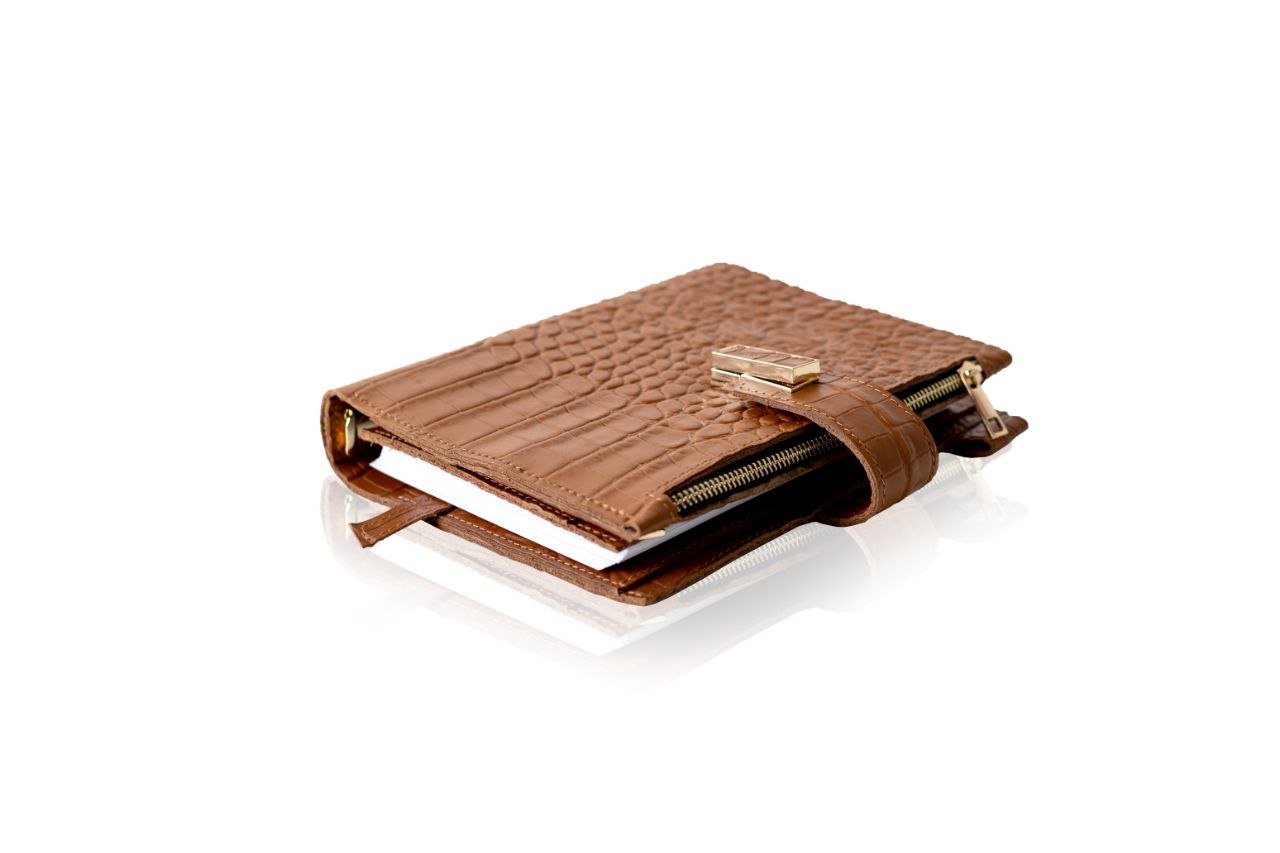 Rare brown leather A5 notebook cover with big binder rings for A4 and A5 documents.