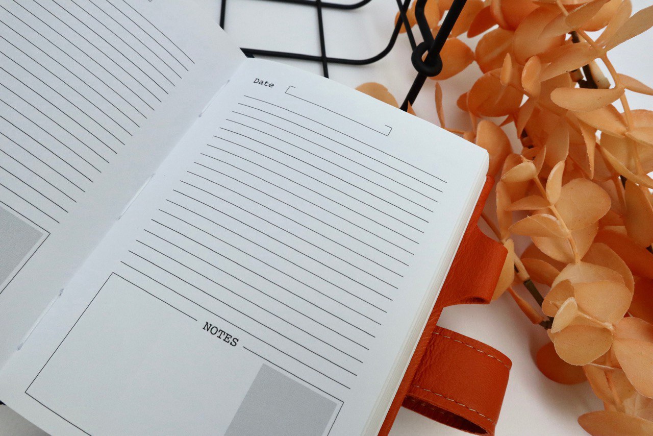 Mini leather notebook A7, 400 pages for the note.