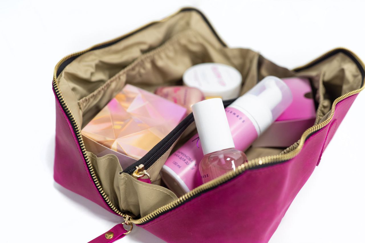 Bridesmaid gifts, Leather makeup bag, Mothers day gift, Personalized gift, Bridesmaid, Gift for her, pink cosmetic bag.