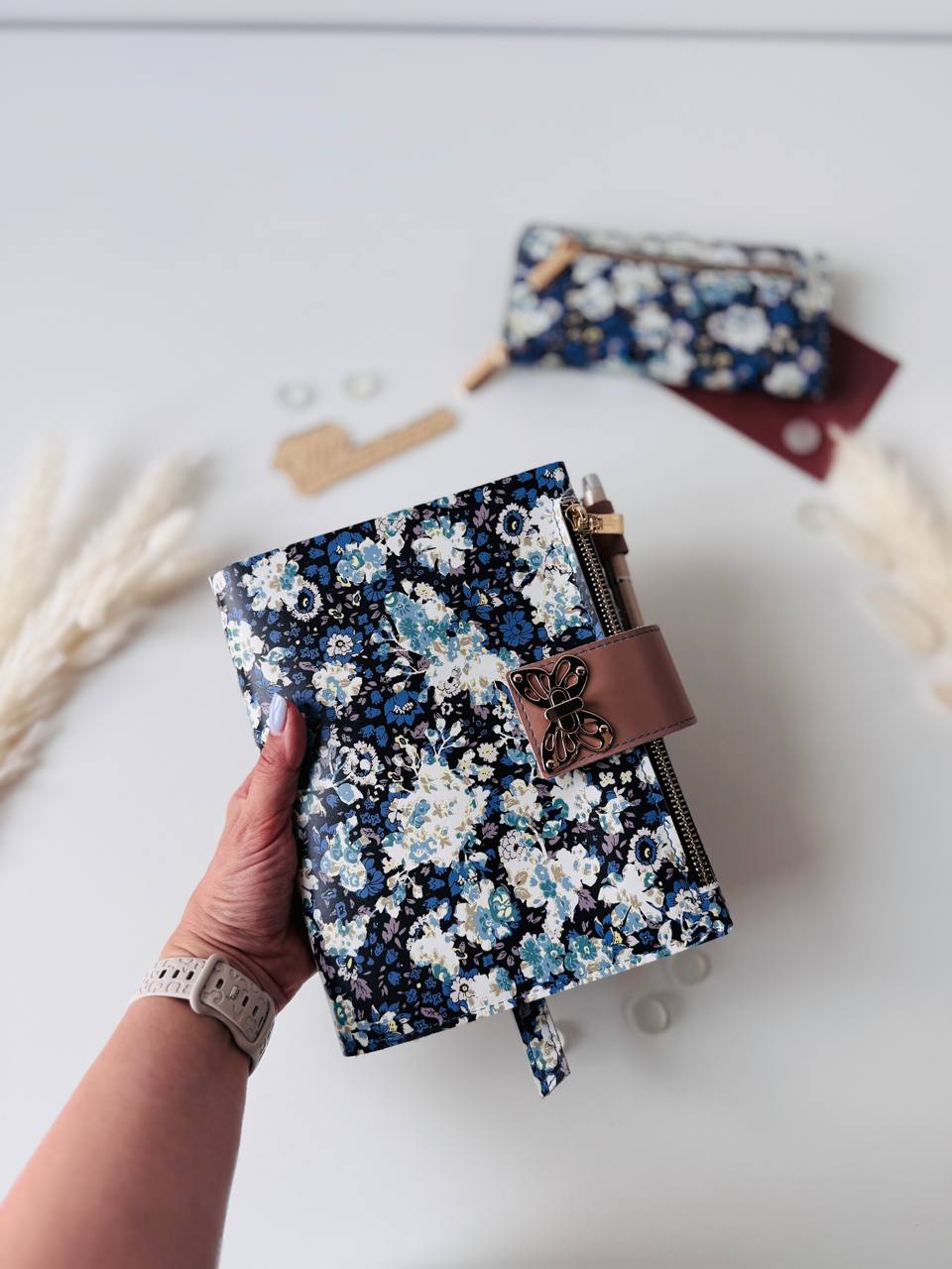 Flowers leather planner A5 binder with wallet.