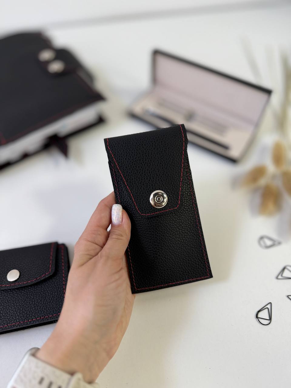 An exquisite and functional gift set for those who appreciate elegance and order.