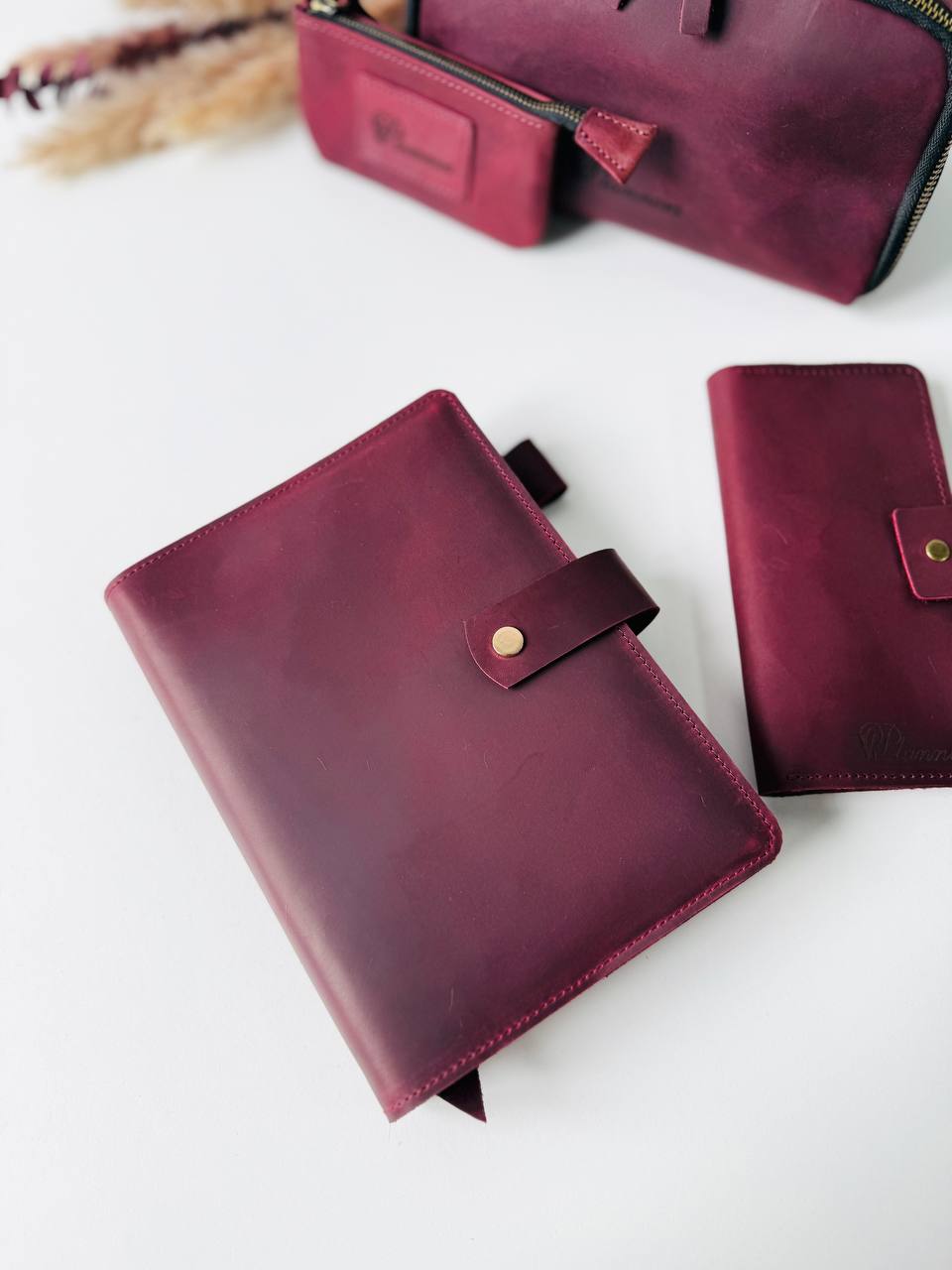 Luxury Leather Gift Set: Notebook, Wallet, Cosmetic Bag, Keychain - Personalized.