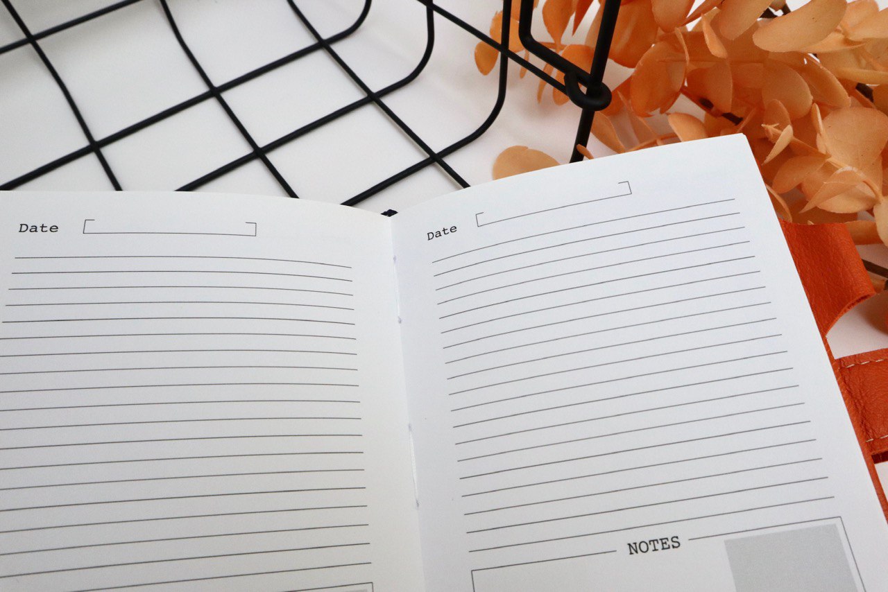 Mini leather notebook A7, 400 pages for the note.