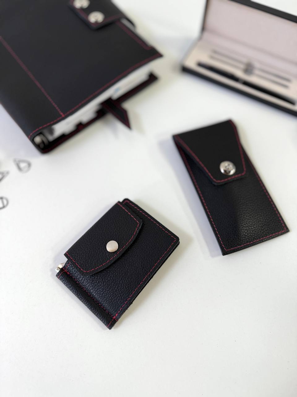 An exquisite and functional gift set for those who appreciate elegance and order.