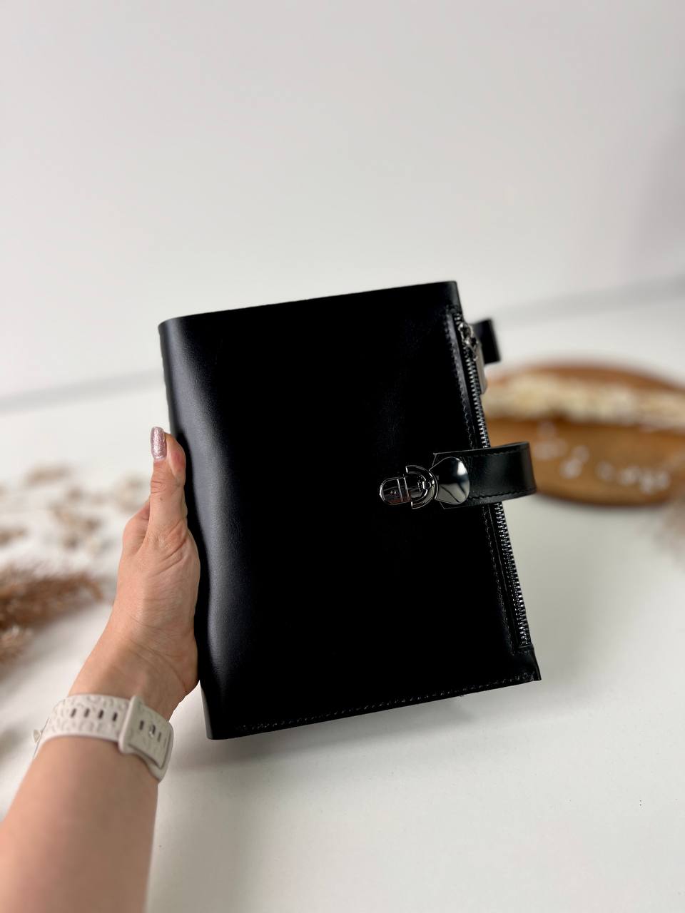 Black Natural Leather Planner A5 binder 6 rings, black classic leather notebook cover with binder 6 rings for documents format A4 and A5.